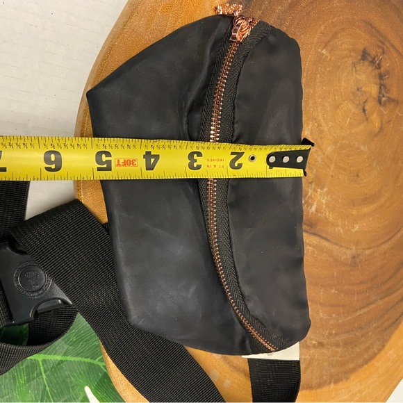 Oak and Reed Black Fanny Pack with Rose Gold zipper - Picture 4 of 8